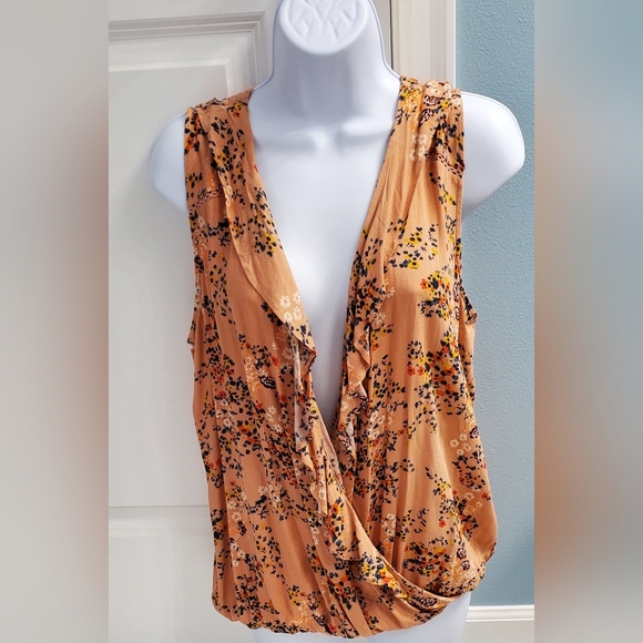 Buckle Jolt Floral Sleeveless Wrap Top - Picture 9 of 9